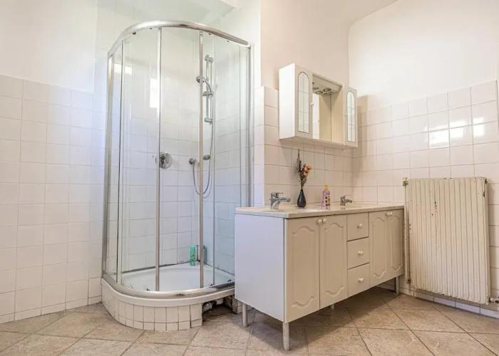 Cozy 3BR Apt with Garden Sleeps 10