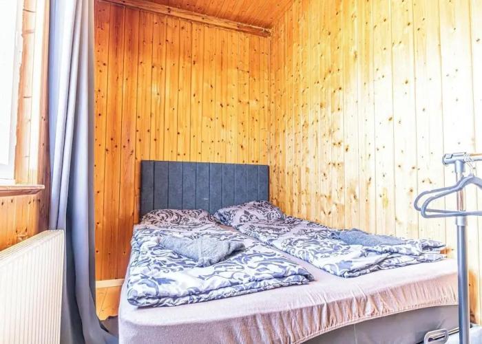 Cozy 3BR Apt with Garden Sleeps 10
