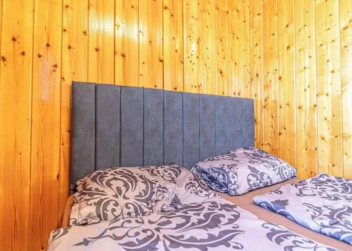 Cozy 3BR Apt with Garden Sleeps 10