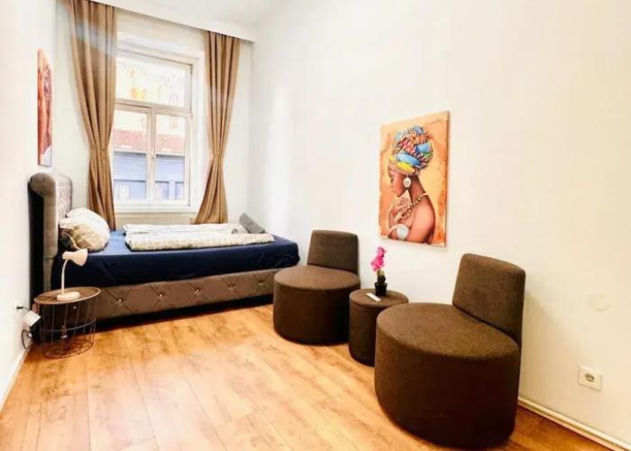 9BR Apt for 18P Walk to Augarten