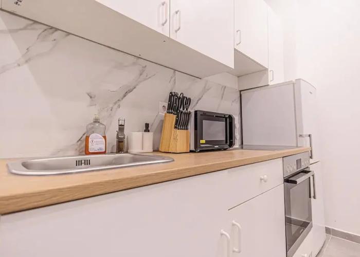 4BR Apt for 10P Walk to Westbahnhof