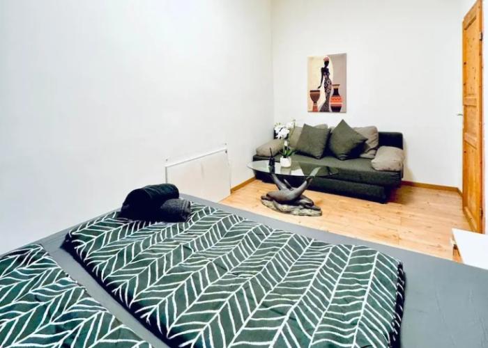 Cozy 4BR Apt for 12P Near FAC Platz