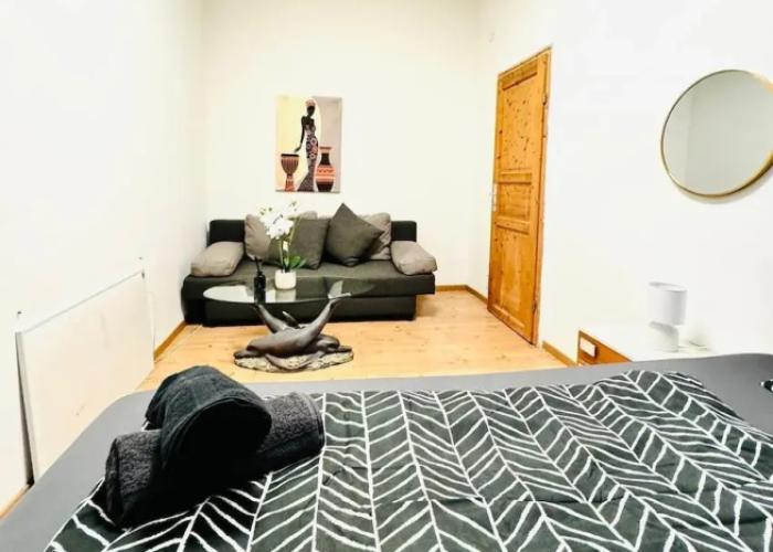 Cozy 4BR Apt for 12P Near FAC Platz