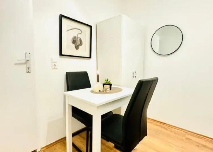 5BR Apt For 10 Walk to Kaufpark Alterlaa