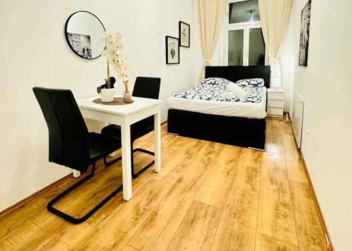 5BR Apt For 10 Walk to Kaufpark Alterlaa