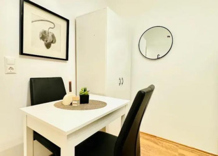 5BR Apt For 10 Walk to Kaufpark Alterlaa