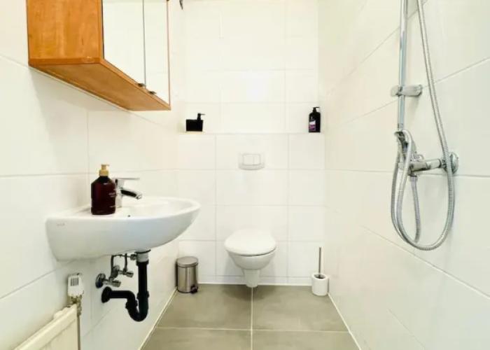 Affordable 4BR Apt Walk to FAC Platz