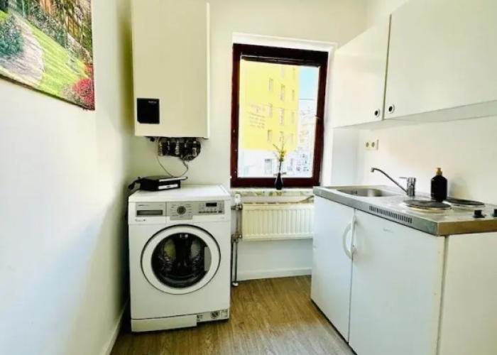 Affordable 4BR Apt Walk to FAC Platz