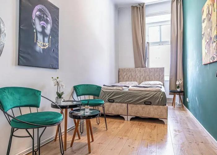 8 Studios with Terrace in Margareten