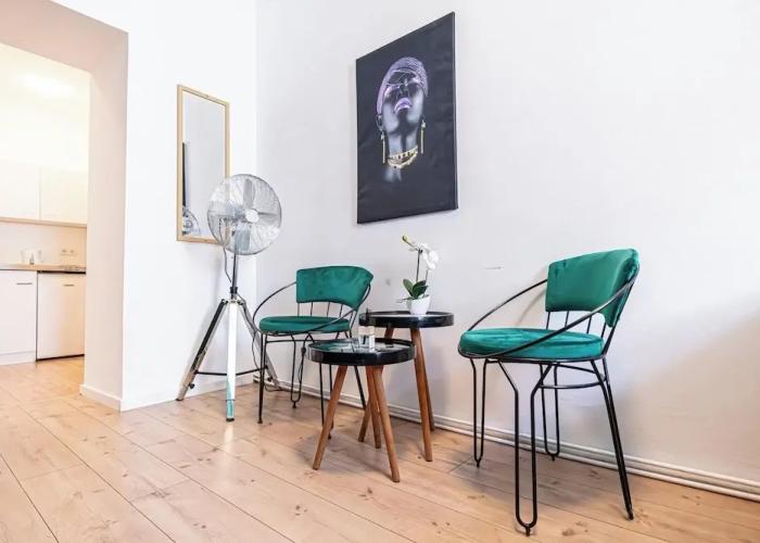 8 Studios with Terrace in Margareten