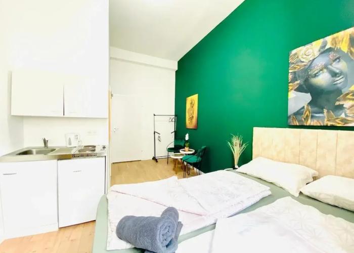 8 Studios with Terrace in Margareten