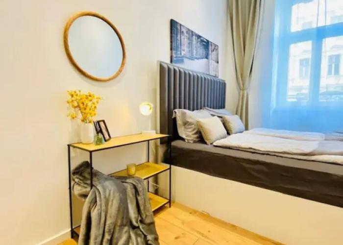 Comfy and Scenic 4BR Stay in Ottakring