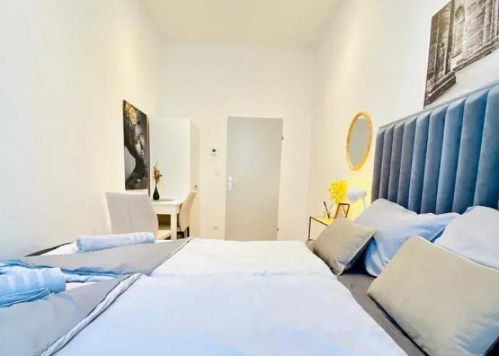 Comfy and Scenic 4BR Stay in Ottakring