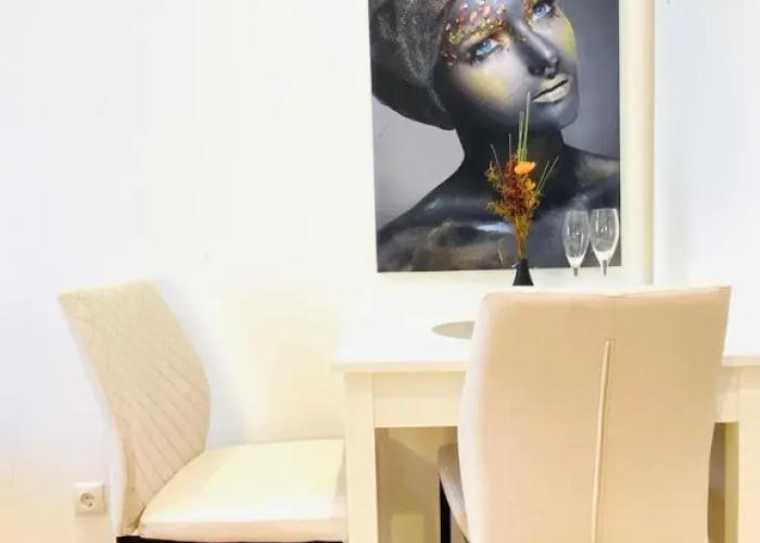 Comfy and Scenic 4BR Stay in Ottakring