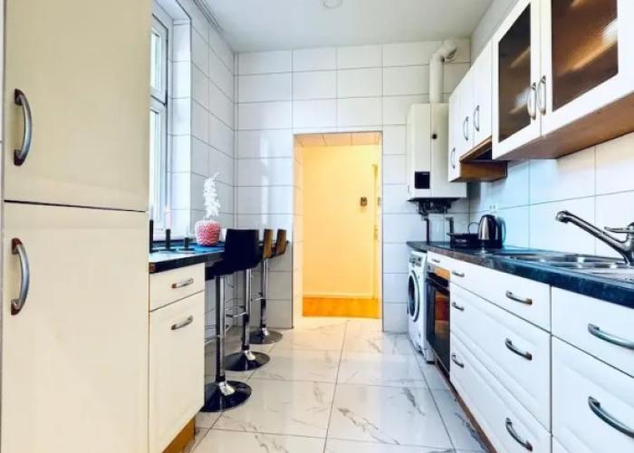 Cozy 3BR Apt Near Kaufpark Alterlaa