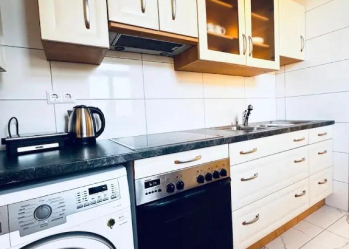 Cozy 3BR Apt Near Kaufpark Alterlaa
