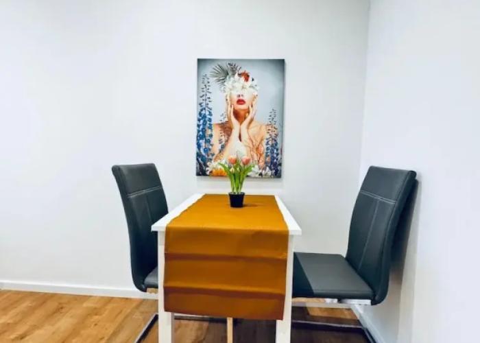 Lovely 4BR Apt Near Kaufpark Alterlaa