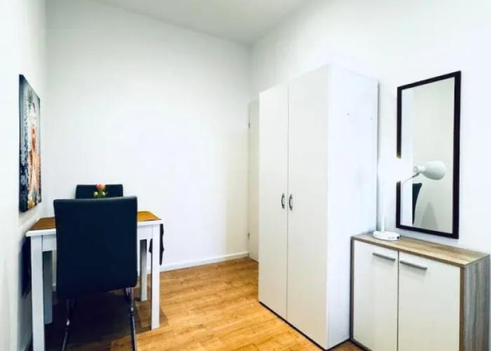 Lovely 4BR Apt Near Kaufpark Alterlaa