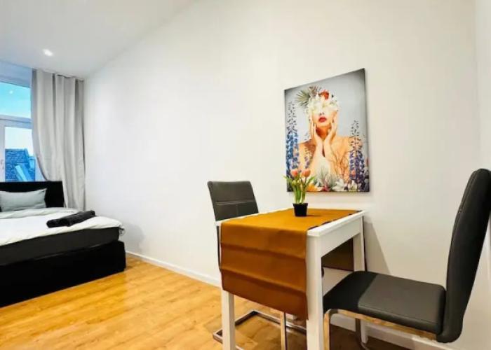 Lovely 4BR Apt Near Kaufpark Alterlaa