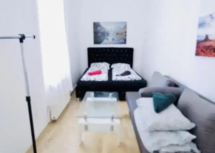 Cozy 3BR Apartment  Near Augarten Park