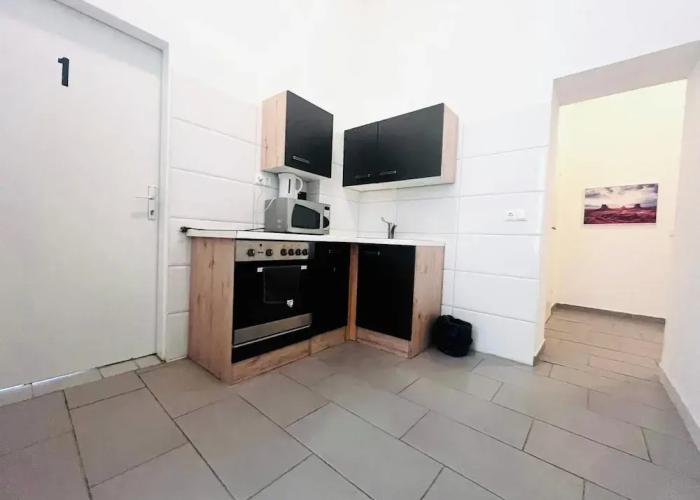 Cozy 3BR Apartment  Near Augarten Park