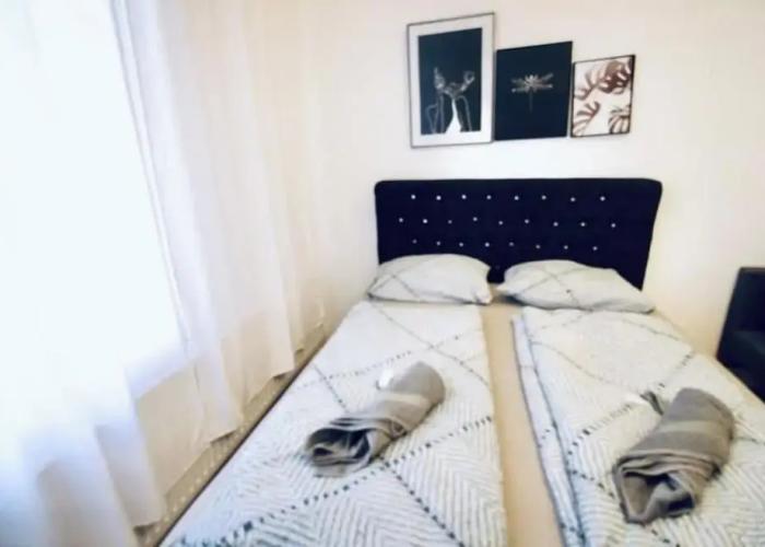Cozy 3BR Apartment  Near Augarten Park