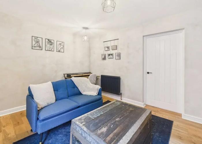 Host Stay Dame Alice Street