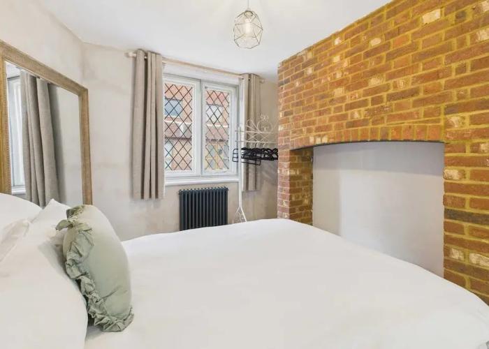 Host Stay Dame Alice Street