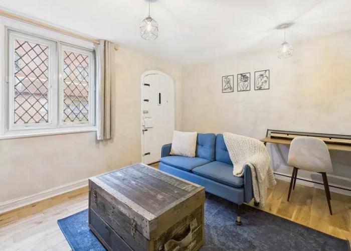 Host Stay Dame Alice Street