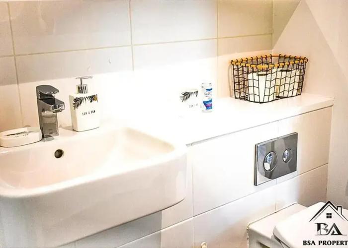 Modern 2 Bed 2 Bath Bracknell With Free Parking