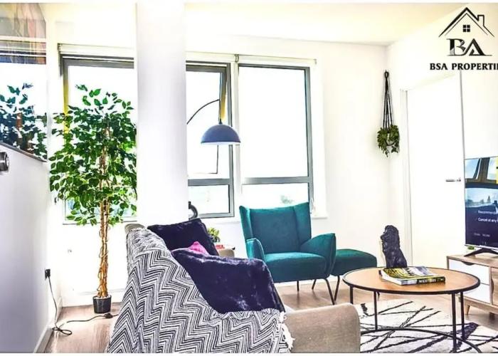 Modern 2 Bed 2 Bath Bracknell With Free Parking