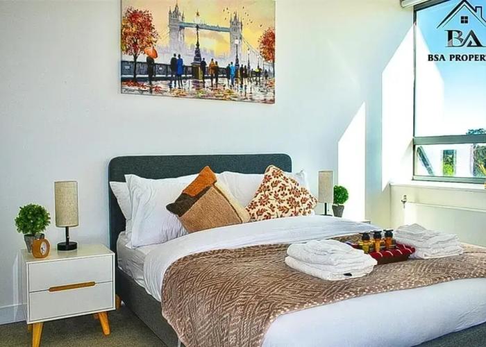Modern 2 Bed 2 Bath Bracknell With Free Parking