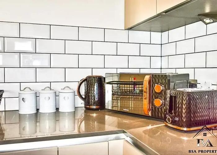 Modern 2 Bed 2 Bath Bracknell With Free Parking