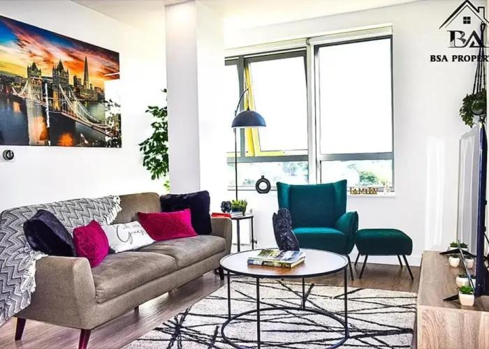 Modern 2 Bed 2 Bath Bracknell With Free Parking