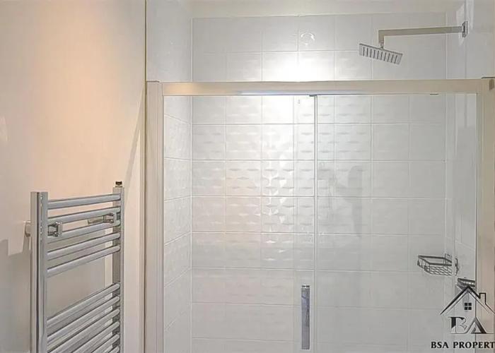 Modern 2 Bed 2 Bath Bracknell With Free Parking