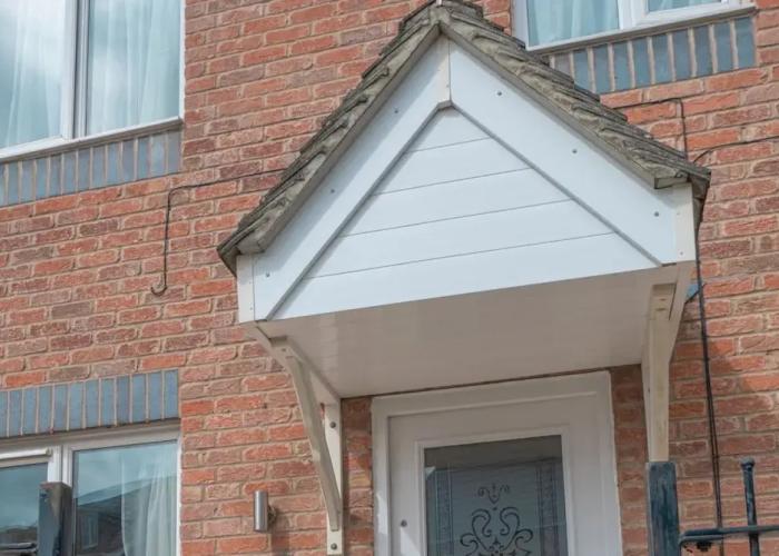Corby - 3 Bedrooms - Sleeps 5 - Free Parking