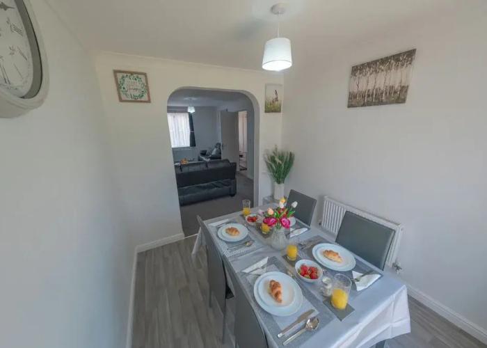 3 Bed-5 Guests-parking-garden