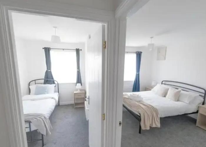 3 Bed-5 Guests-parking-garden