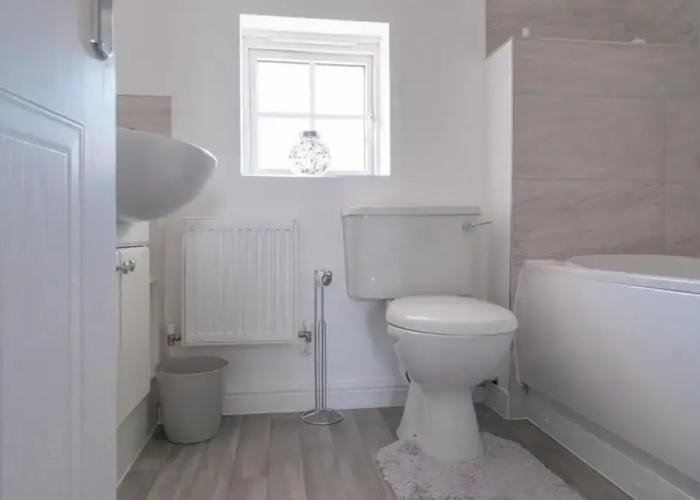 3 Bed-5 Guests-parking-garden