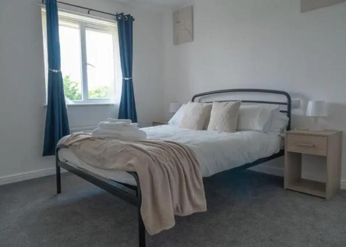 3 Bed-5 Guests-parking-garden