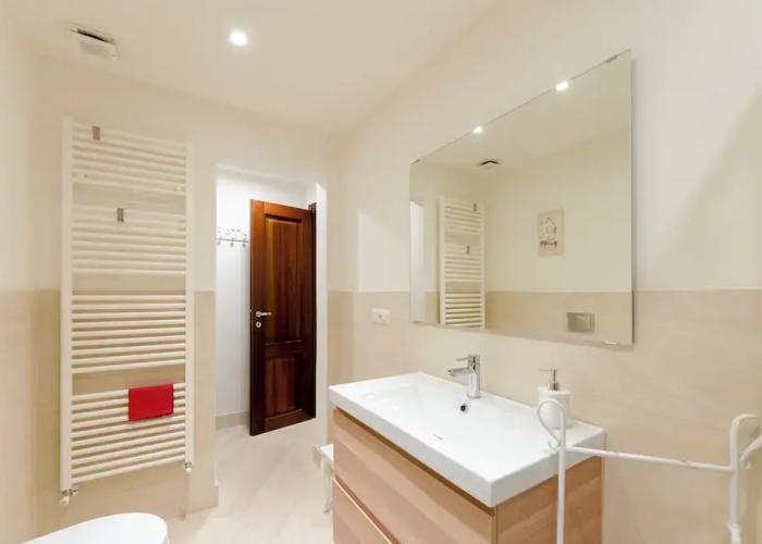 Bright 2BR flat in Rapallo Centre