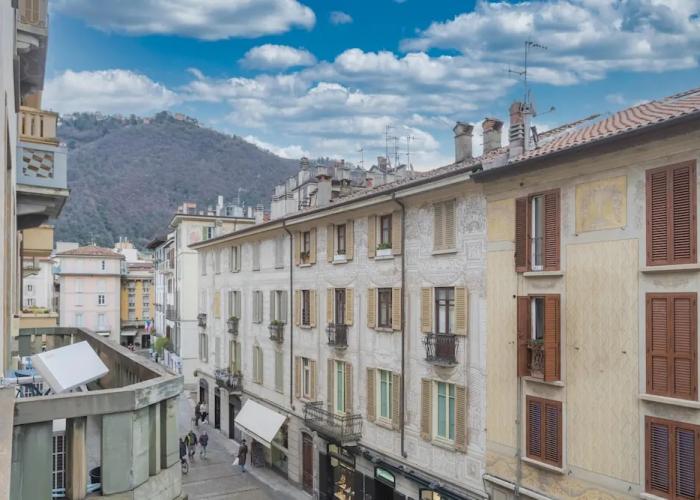 Garibaldi s Balcony in Como