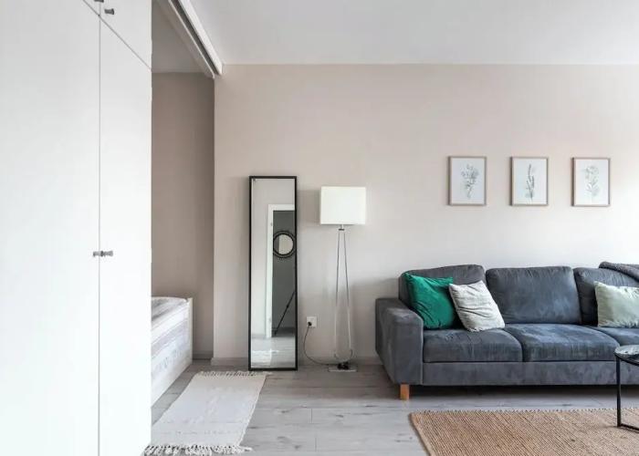 Bright & Cozy, Renovated Studio in the Center