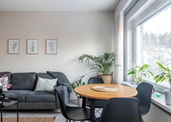 Bright & Cozy, Renovated Studio in the Center