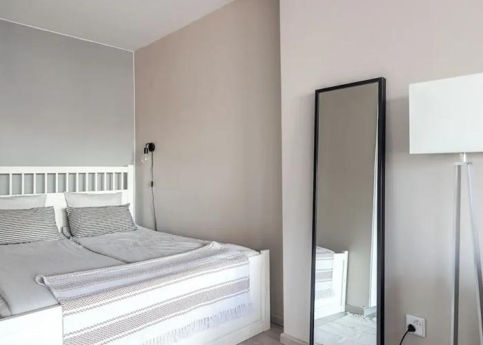Bright & Cozy, Renovated Studio in the Center