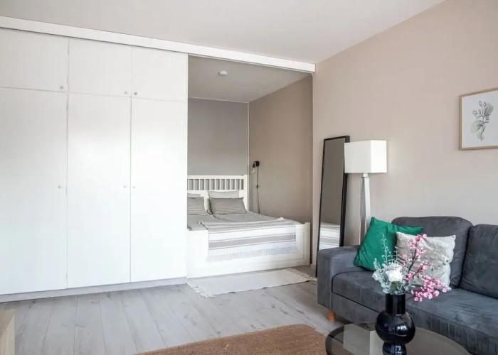 Bright & Cozy, Renovated Studio in the Center