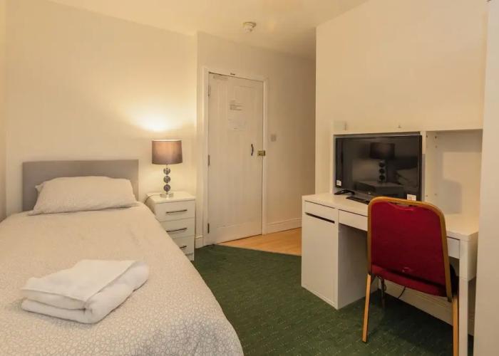 Ricky Road Guest House - Budget