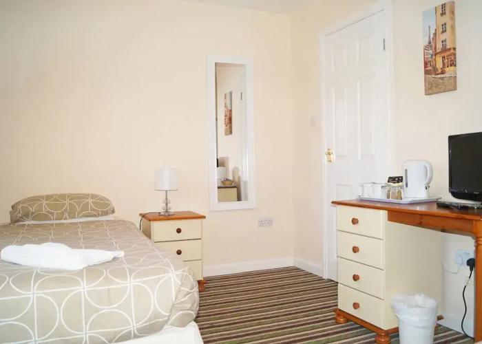 Ricky Road Guest House - Budget