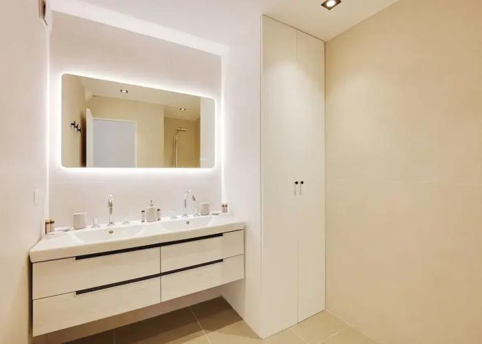Charming Apt With AC & Balcony