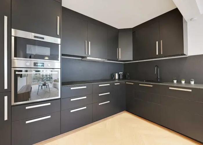 Charming Apt With AC & Balcony